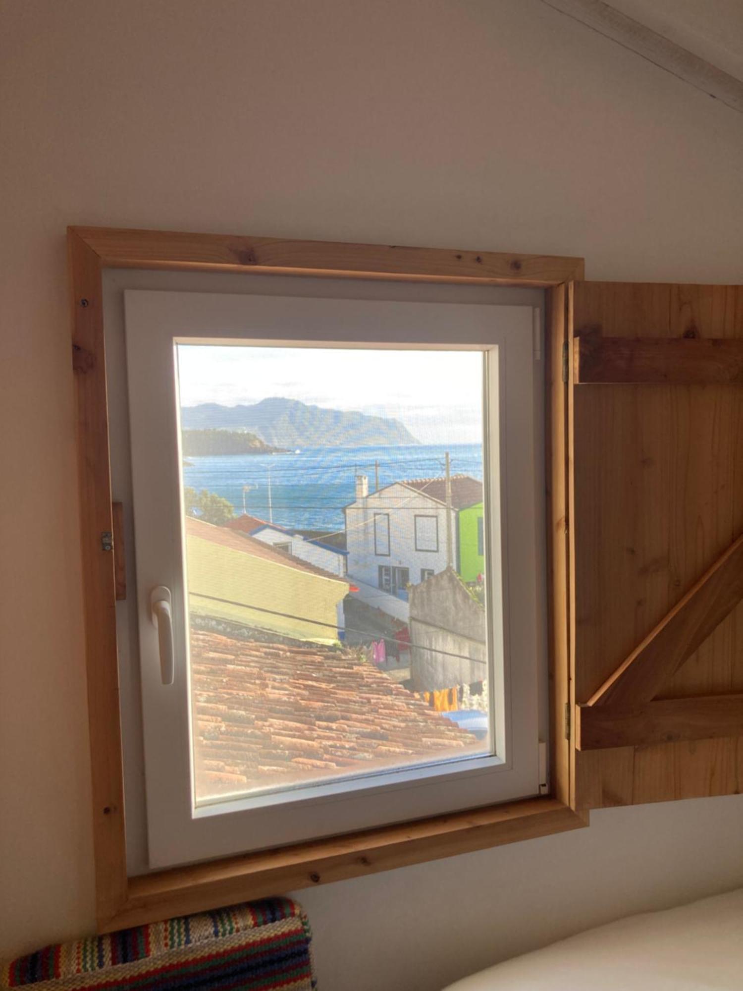 Agua E Sal - Seafront House, With Garden And Independent Suite. Holiday home *