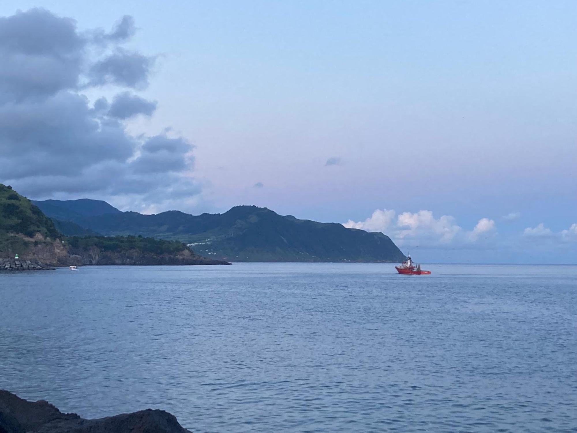 Agua E Sal - Seafront House, With Garden And Independent Suite. Holiday home *